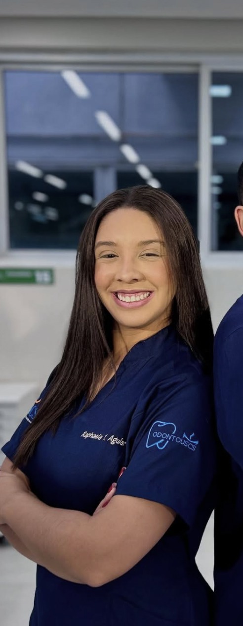 Dra. Raphaela Aguiar, cirurgiã-dentista